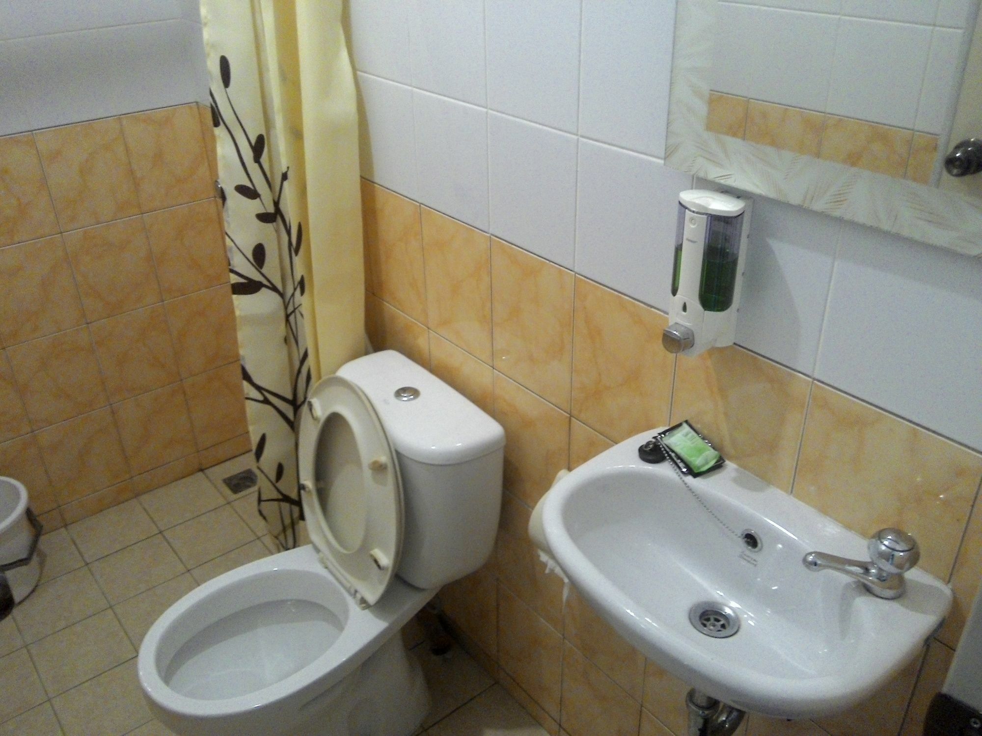 Kantos Guest House Jakarta Exterior photo